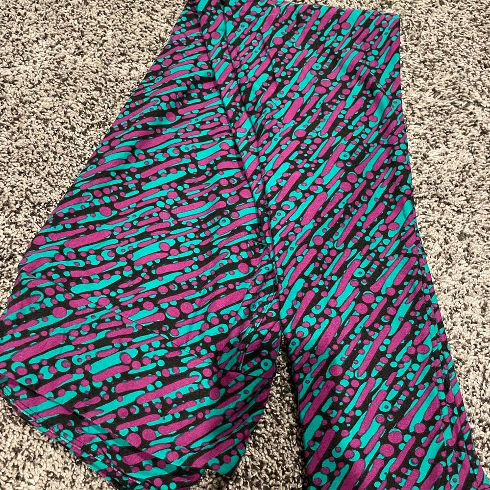 Buttery-soft, Form-fitting LulaRoe Leggings